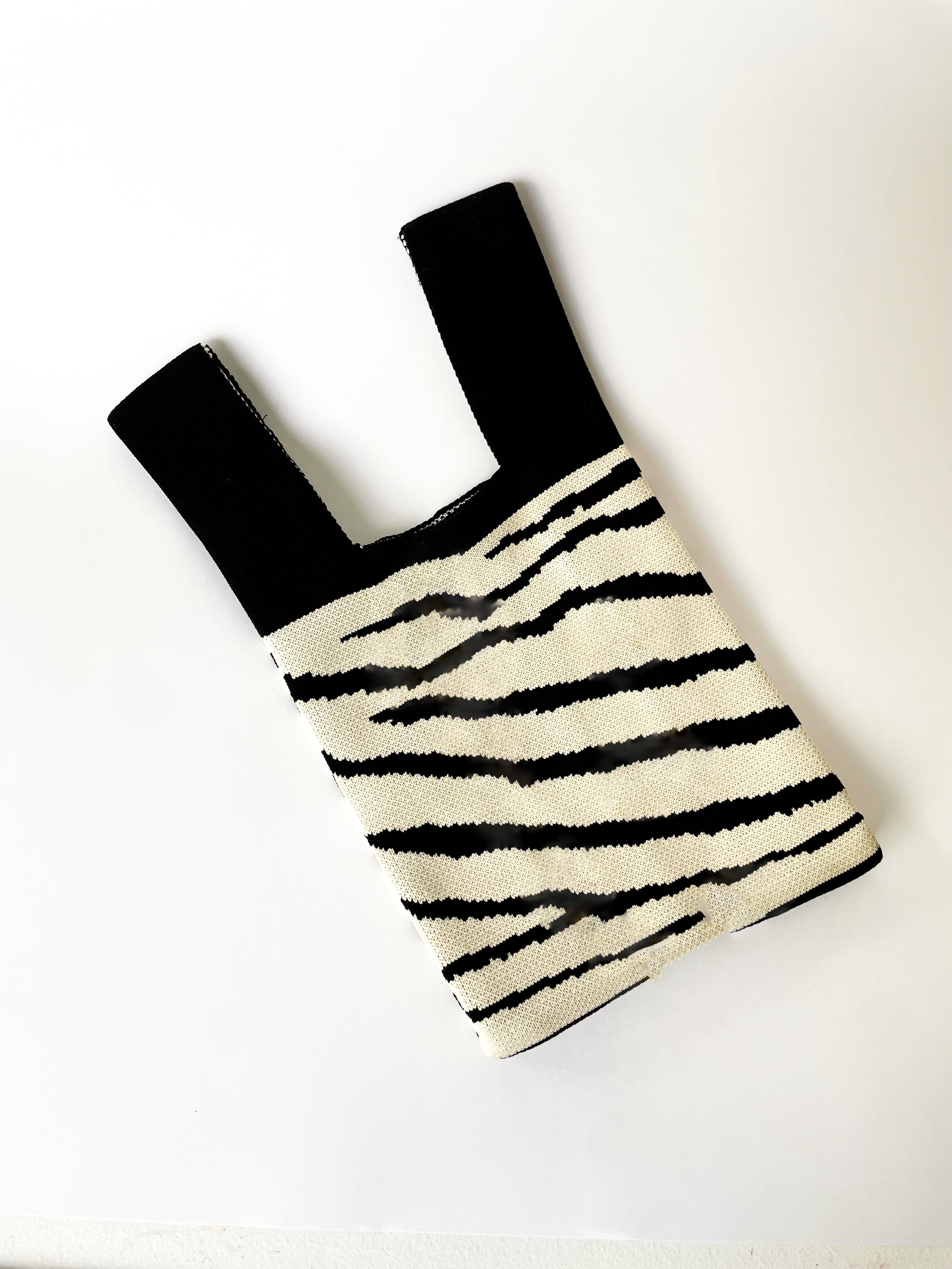 MINI KNIT TOTE - ZEBRA