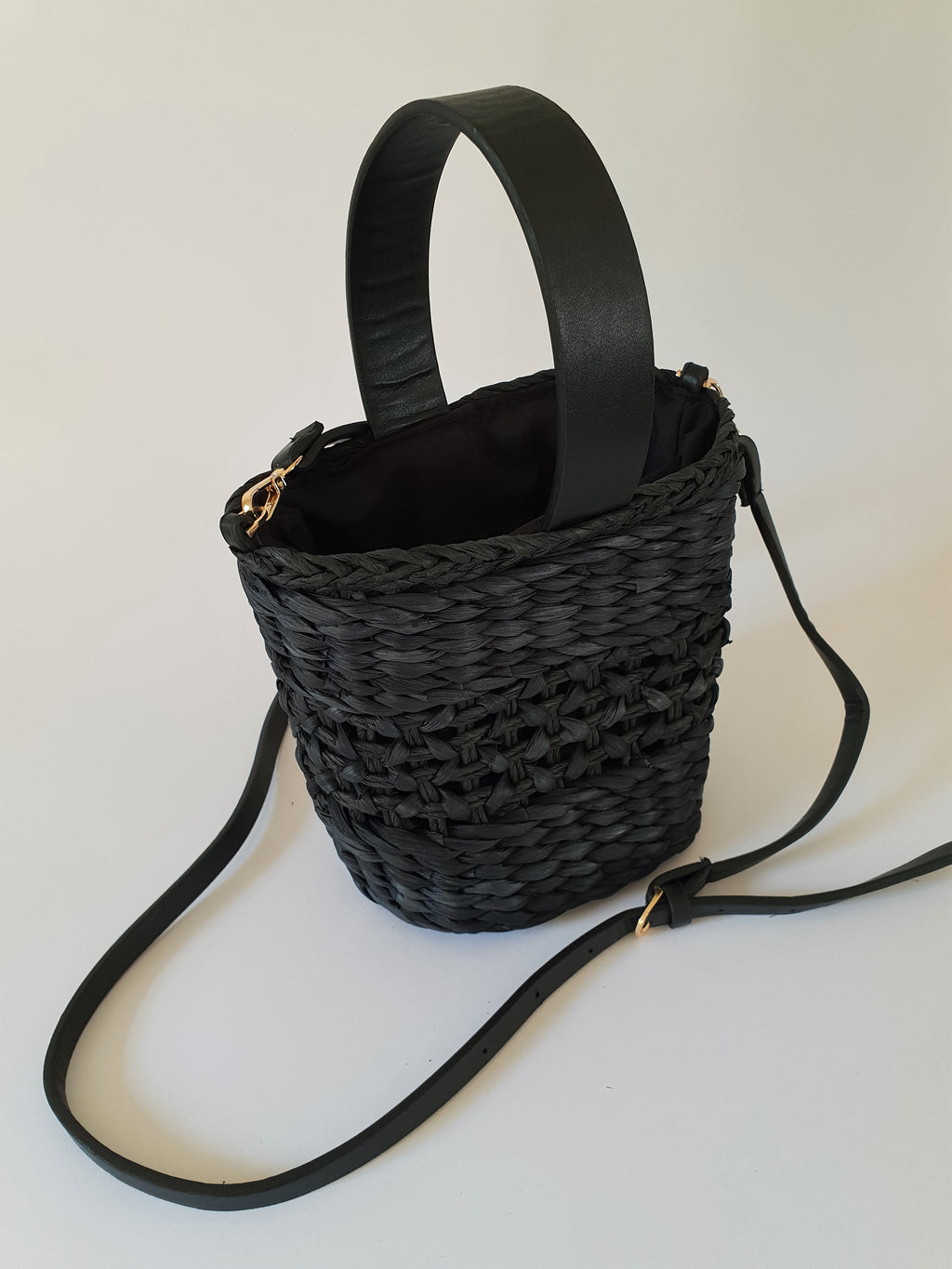 BLACK RAFFIA BASKET BAG