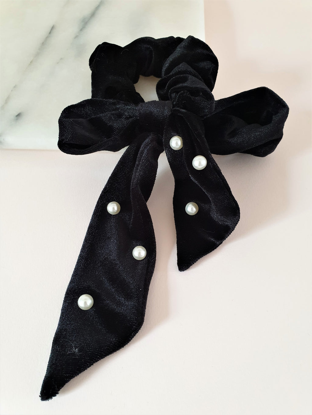 VELVET BOW SCRUNCHIE WITH PEARLS - BLACK