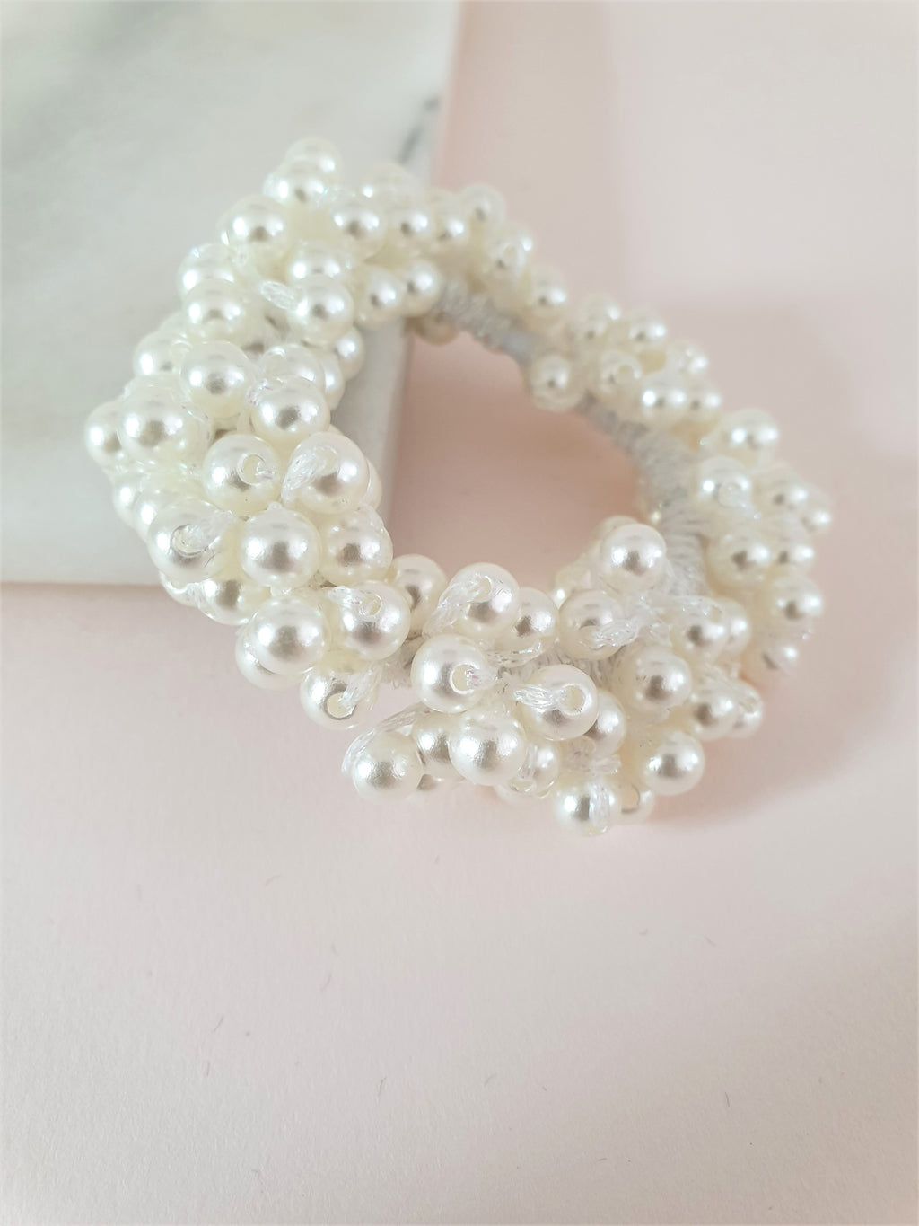 PEARL SCRUNCHIE