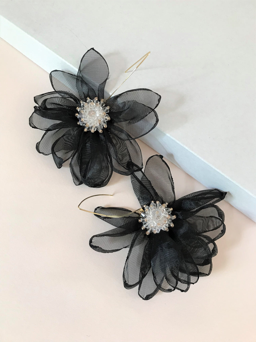 THE TALI FLOWER EARRINGS - BLACK